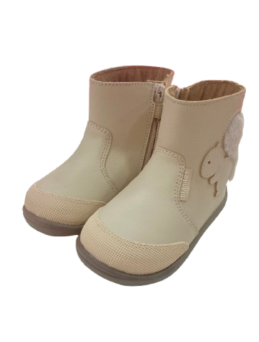 BOTA BEIGE CON POMPON DE TITANITOS