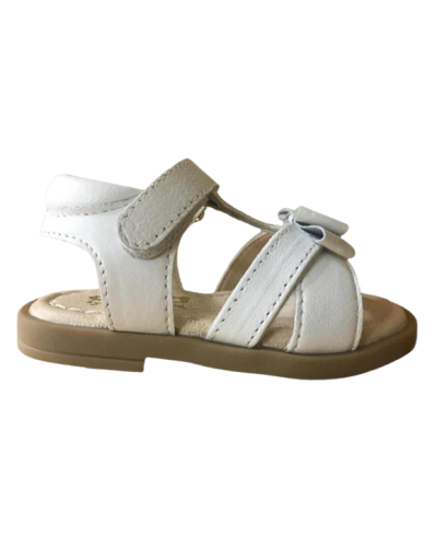 SANDALIA BLANCA DE CONGUITOS CON LAZO