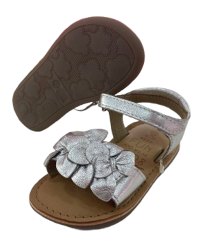SANDALIA PLATA CON HOJAS DE MOD8