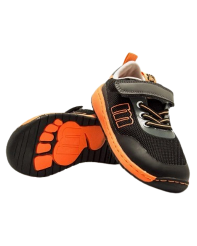 DEPORTIVA RESPETUOSA NEGRA Y NARANJA  DE MUSTANG